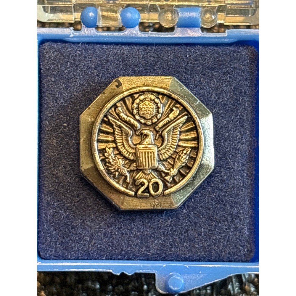 US Military Government 20 yr Service Award Lapel‎ Pin badge emblem